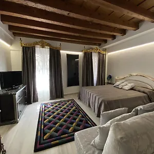 https://suite-canal-view-venice.hotelinveneto.com